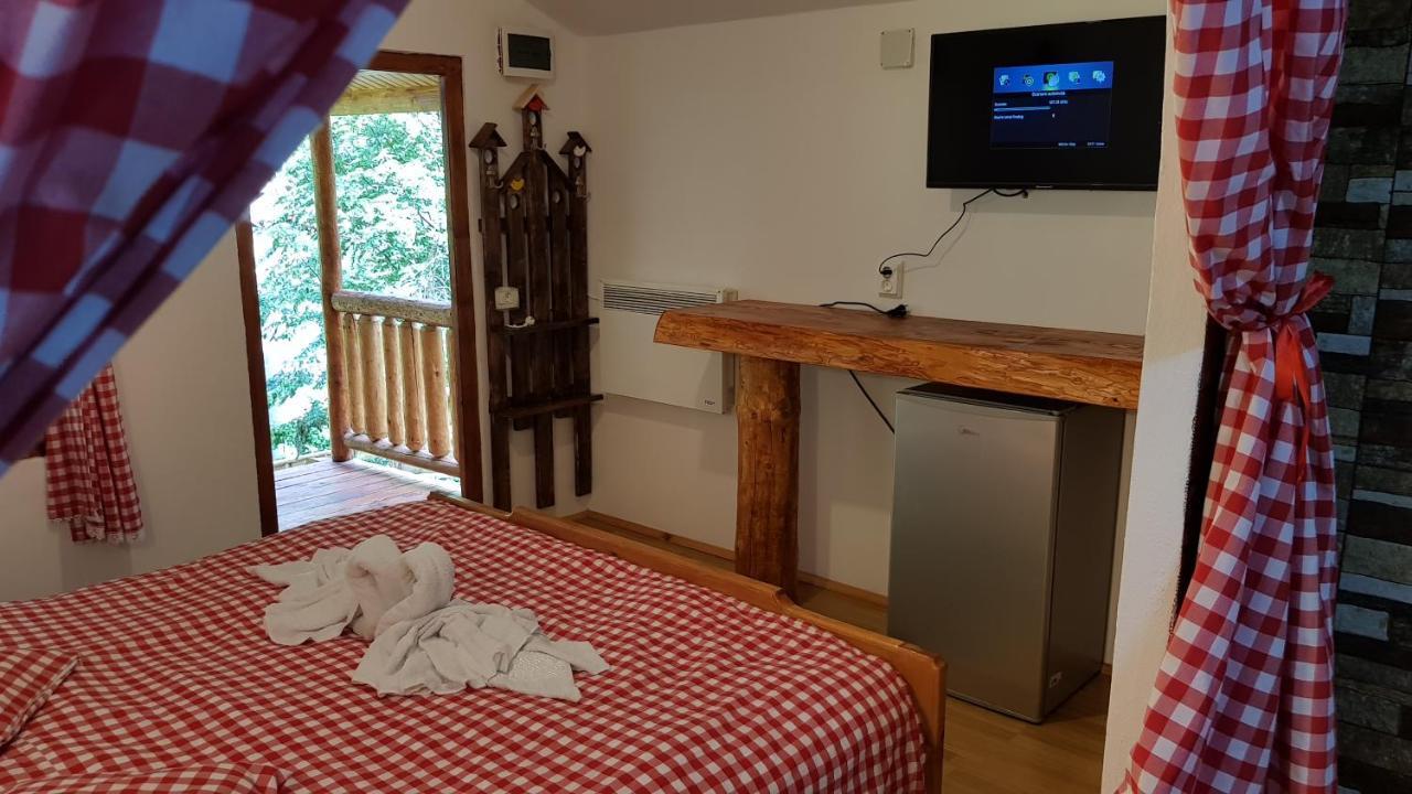 Cabanute Si Camping Dracula Capatineni-Paminteni Eksteriør bilde